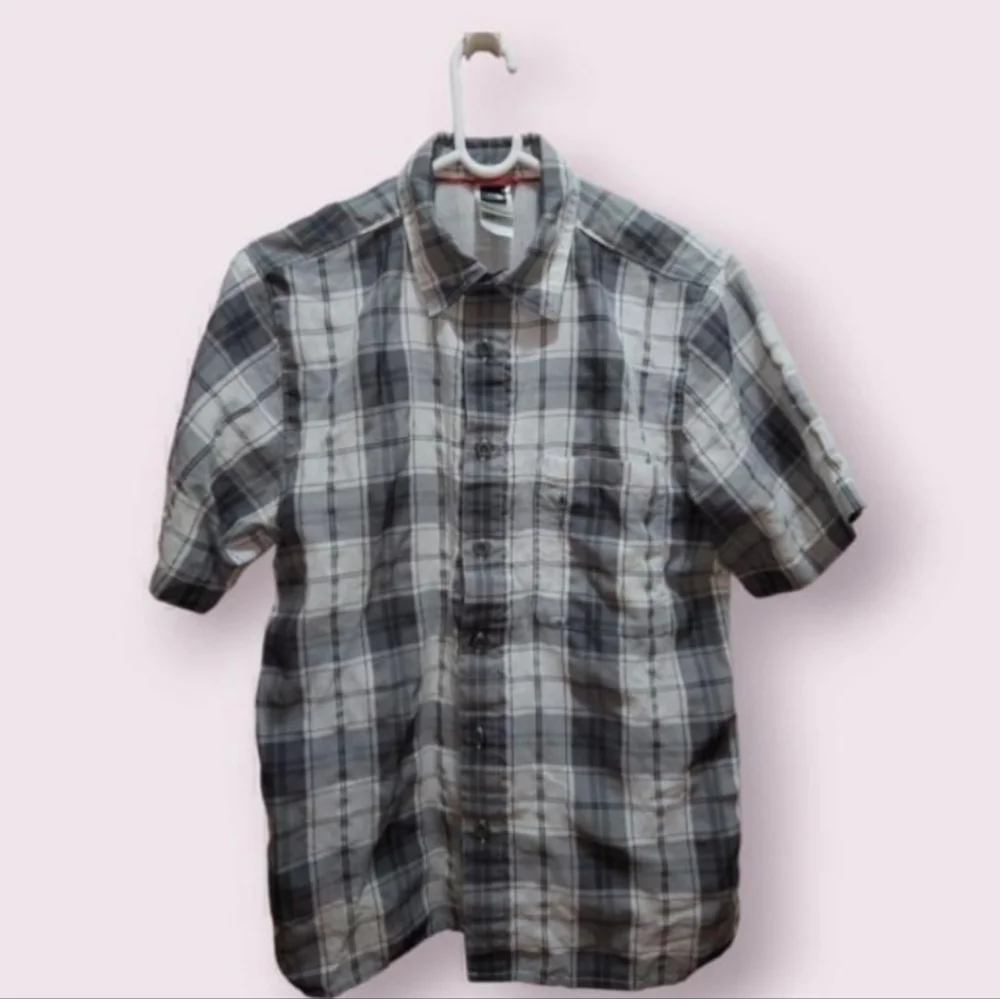 The North Face Gray Plaid Short Sleeve Button Up Shirt Men's Small Preppy